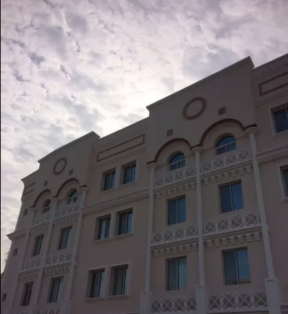 Residential Ready Property 3 Bedrooms U/F Apartment  for rent in Doha #7139 - 1  image 